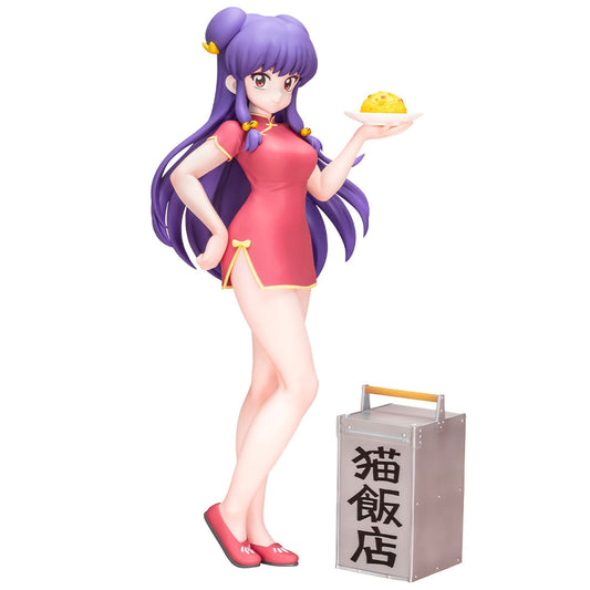 An anime figurine of Shampoo from Ranma 1/2 in a pink dress holding a plate of yellow food, standing next to a silver metal food cart with Japanese text, on a plain white background.