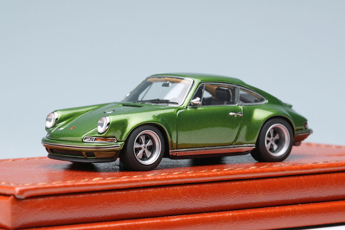 Singer 911 964 Coupe Sherlock Green Lush 1/64 Scale Model Car Titan64 Make Up