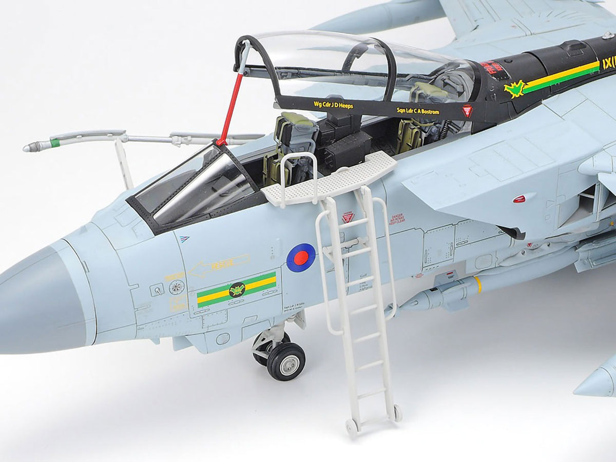 Tornado GR.4 w/Pilot Figure 1/32 Scale Model Kit Tamiya Italeri NIB