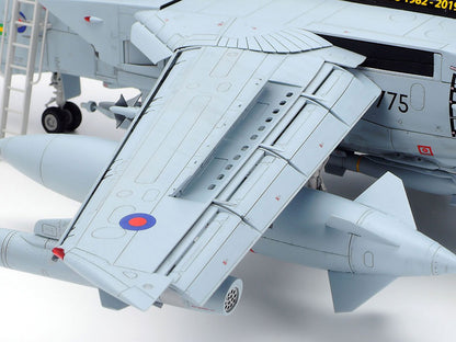 Tornado GR.4 w/Pilot Figure 1/32 Scale Model Kit Tamiya Italeri NIB