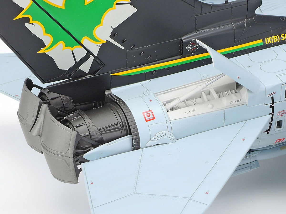 Tornado GR.4 w/Pilot Figure 1/32 Scale Model Kit Tamiya Italeri NIB