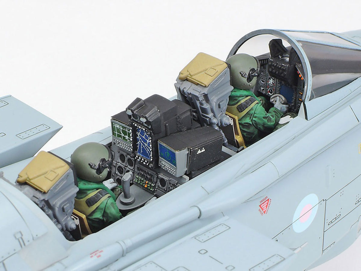 Tornado GR.4 w/Pilot Figure 1/32 Scale Model Kit Tamiya Italeri NIB