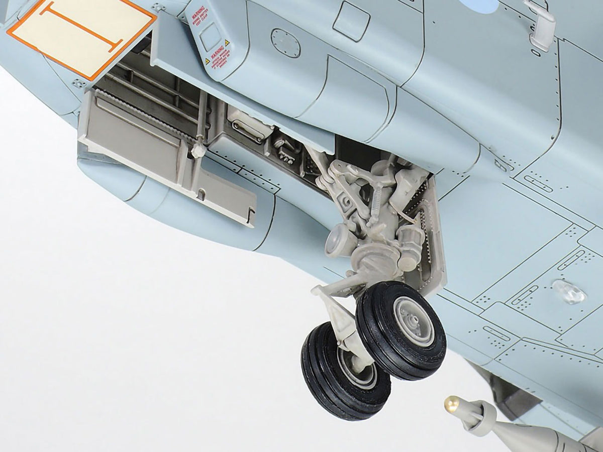 Tornado GR.4 w/Pilot Figure 1/32 Scale Model Kit Tamiya Italeri NIB